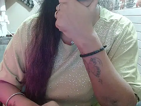 LovingPihu's cam snapshot