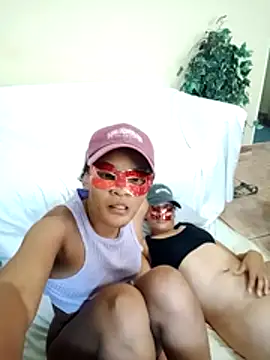 CaramelLesbianFemmXXX25's cam snapshot