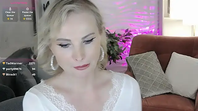 Sandra_Kind's cam snapshot