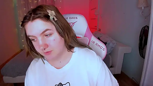 lovelyy_julia's cam snapshot