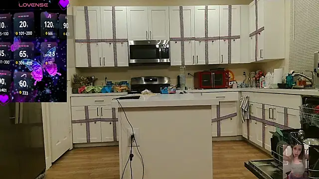 Blondiewithanass live sex cam