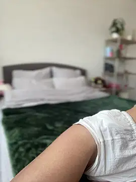 tina1your1's cam snapshot