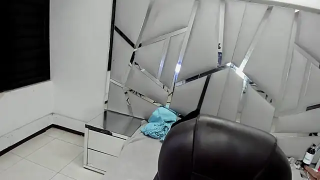 Catherinee69_x live sex cam