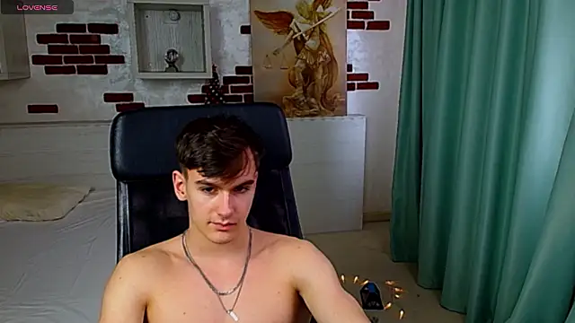 BradyFlint live sex cam