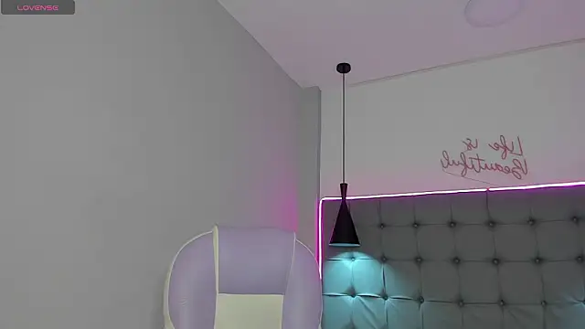 scarletcherry18's cam snapshot