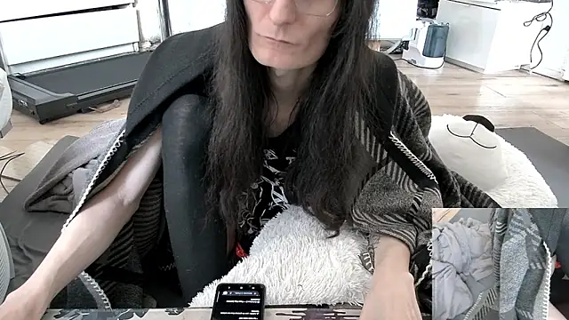 CeriseLapine live sex cam