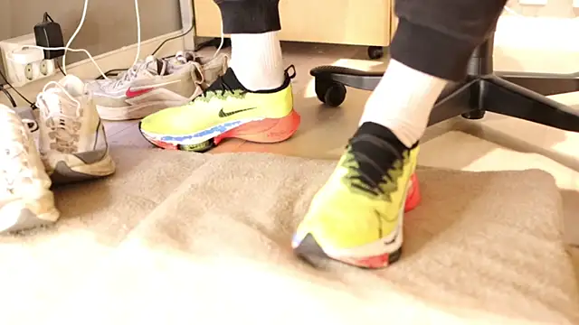 SneakerMaster_'s cam snapshot