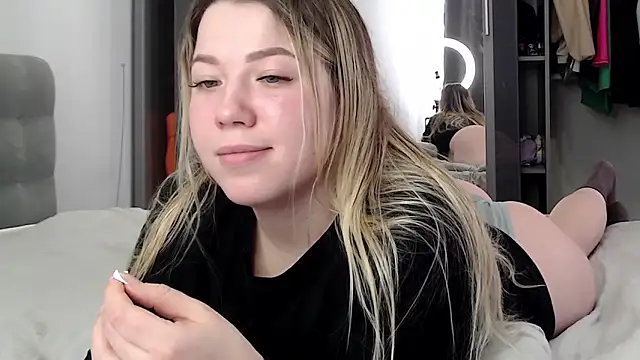 Embersweetbunny live sex cam