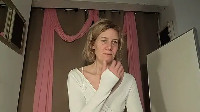 Lola_Belgium live sex cam