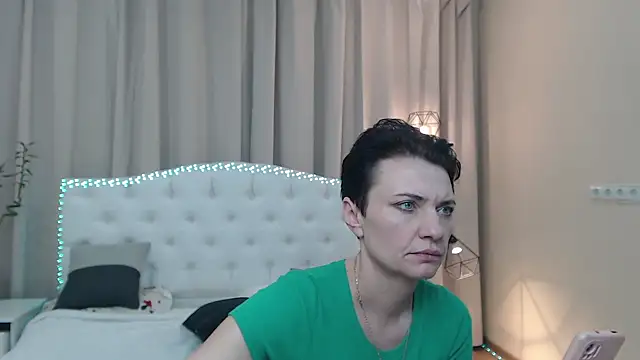 AvaSaturnian live sex cam