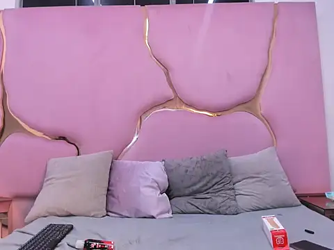 IsabelDelacroix's cam snapshot