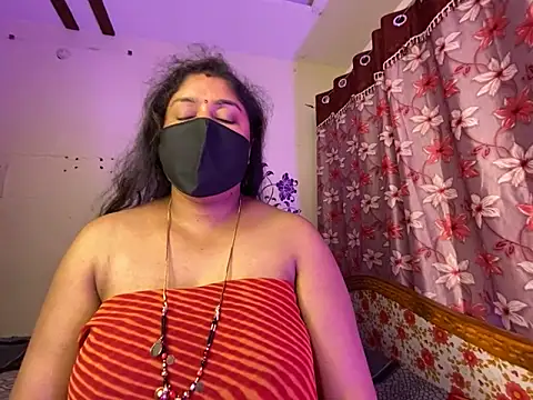 LouleyRanii live sex cam