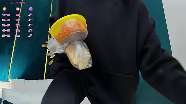 AprilWong live sex cam