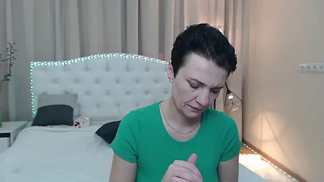 AvaSaturnian's cam snapshot