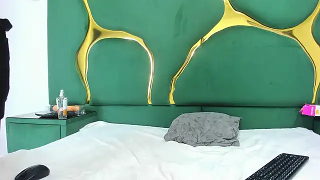 RoxanneBloom's cam snapshot