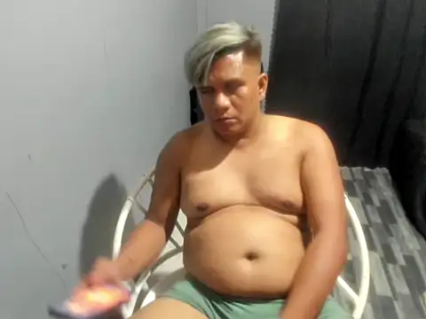 Clark_Asian's cam snapshot