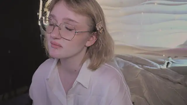 ELLIEJAY's cam snapshot