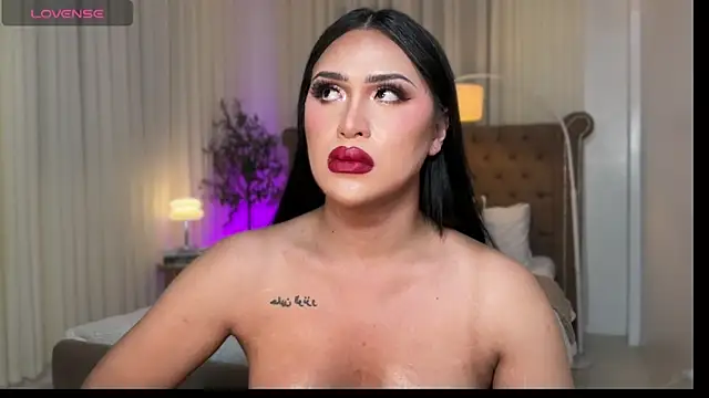 Your_Majesty_Tyra live sex cam