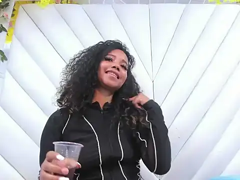 Lunaa_Brunettee's cam snapshot