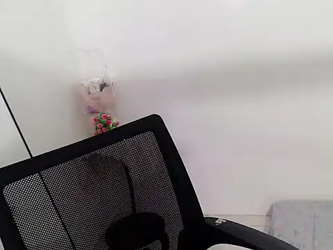 daretolovemee_18's cam snapshot