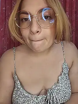 mila_curvy's cam snapshot