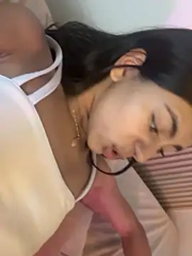 Lilybeeth live sex cam