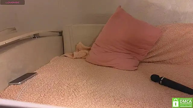 KittenFang's cam snapshot