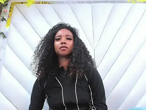 Lunaa_Brunettee's cam snapshot