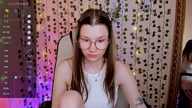 LinaBlossom_'s cam snapshot