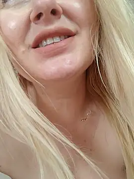 LadyLolyPop_'s cam snapshot