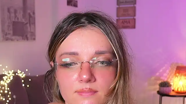 Magnetic_Amy's cam snapshot