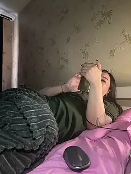 Naughtbaby_2025's cam snapshot