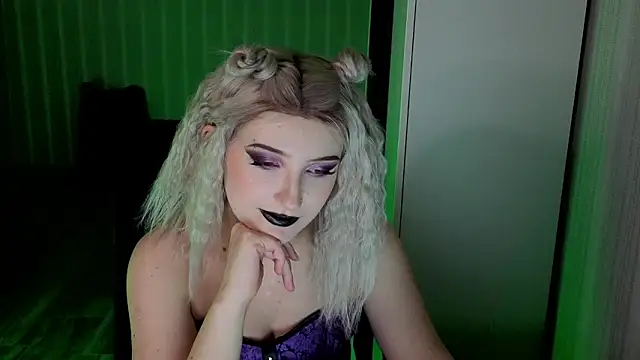 violet-siren-x's cam snapshot