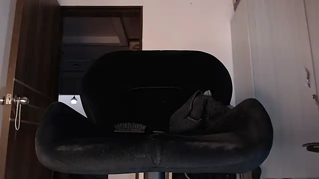 mistressbigcock777's cam snapshot