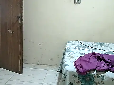 lorraine2036's cam snapshot