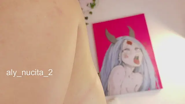 aly_nucita_'s cam snapshot