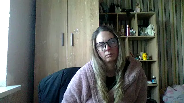 VikiLove765 live sex cam