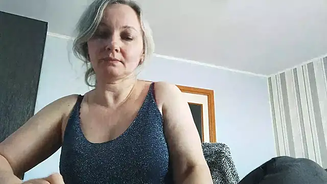 EdithManning's cam snapshot