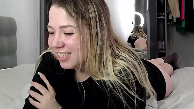 Embersweetbunny's cam snapshot