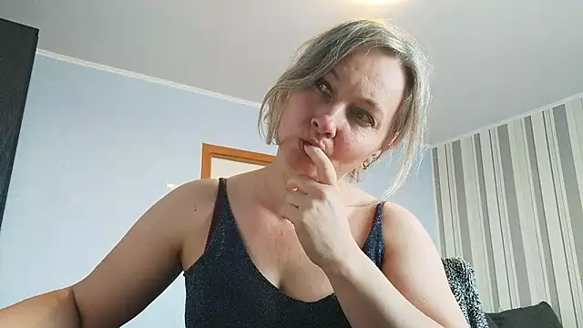 EdithManning's cam snapshot