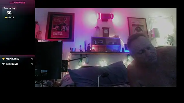 Pussyeat2please live sex cam