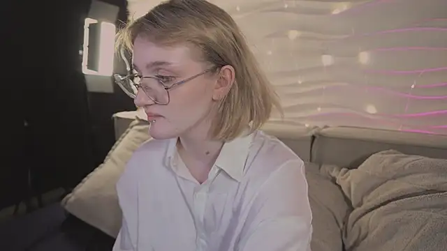 ELLIEJAY's cam snapshot