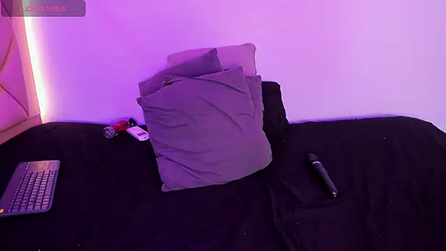 AntonellaQueenn's cam snapshot