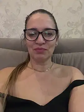 Milana8263 live sex cam