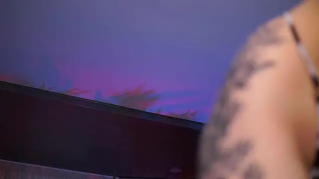 HotBustyBabeX's cam snapshot