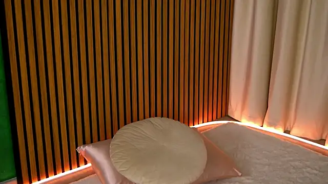 FoxieJullia's cam snapshot