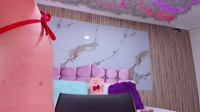 Nicolee19's cam snapshot