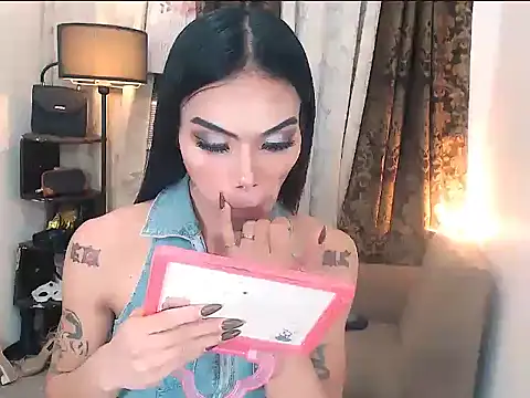 yoursexyasiantsxx's cam snapshot