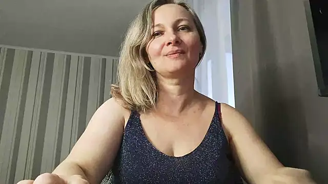 EdithManning's cam snapshot