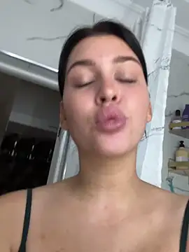 KikiWatson live sex cam